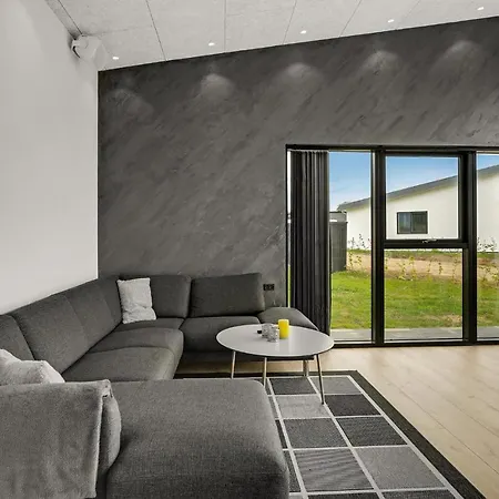 Casa de Férias Gorgeous In With Kitchen Sjolund