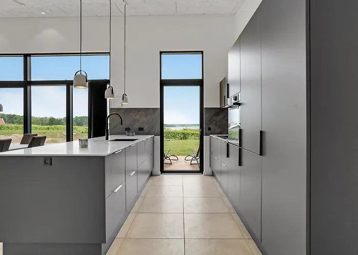 Gorgeous In With Kitchen בית נופש Sjolund