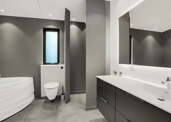 Gorgeous In With Kitchen בית נופש