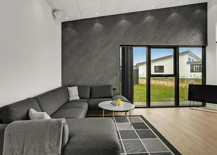 Casa de Férias Gorgeous In With Kitchen Sjolund