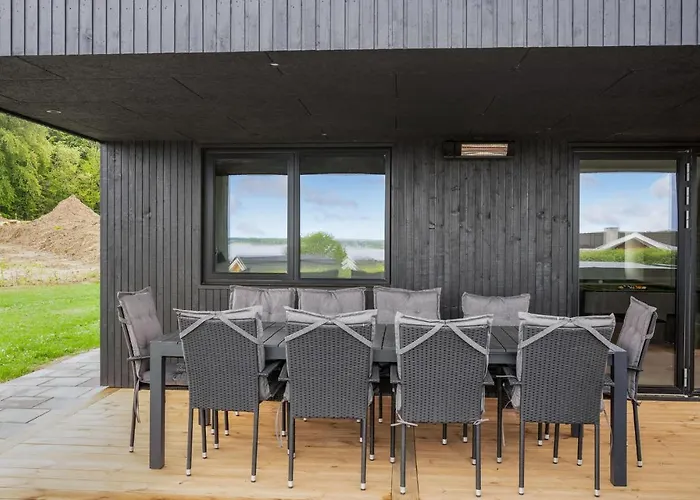 Casa de Férias Gorgeous In With Kitchen Sjolund