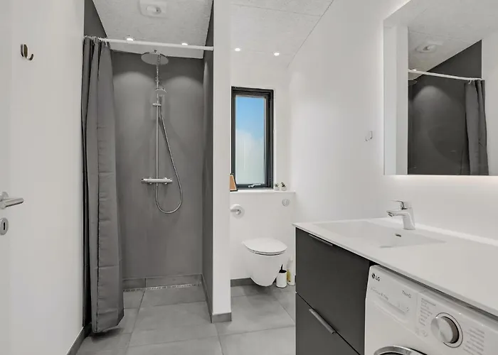 Casa de Férias Gorgeous In With Kitchen Sjolund